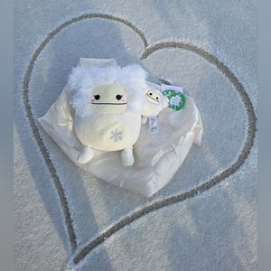 8" Ever BigFoot Squishmallow & Clip! ❤💙